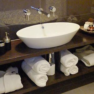 Executive Studio Spa Bath